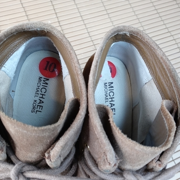 Michael Kors women's sz 10M. 4" wedge heel ankle boots. Brown leather lace. Grea - Picture 6 of 10